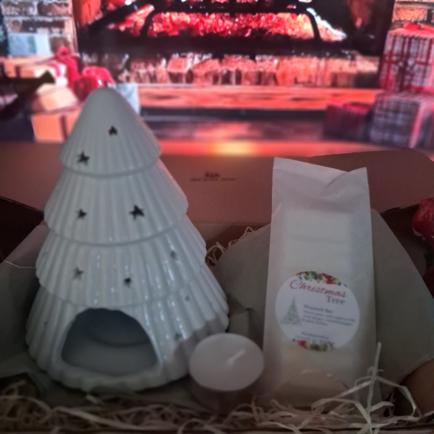 White Christmas Tree Oil Burner & Festive waxmelt