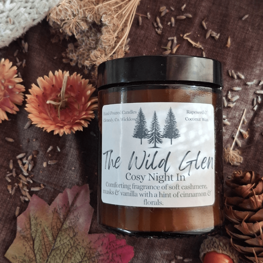 Cosy Night In scented candle with cinnamon and cashmere fragrance